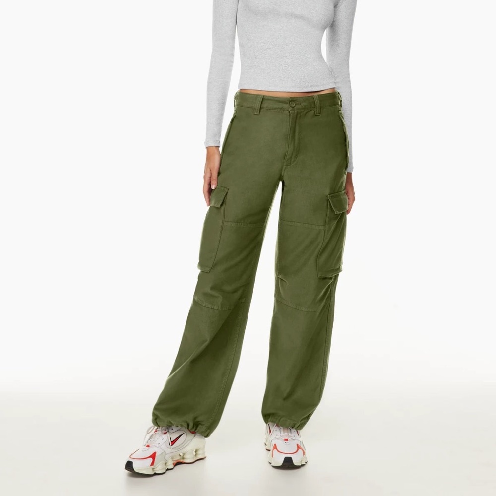 Aritzia TNA Mid Rise Cargo Pants Size 4